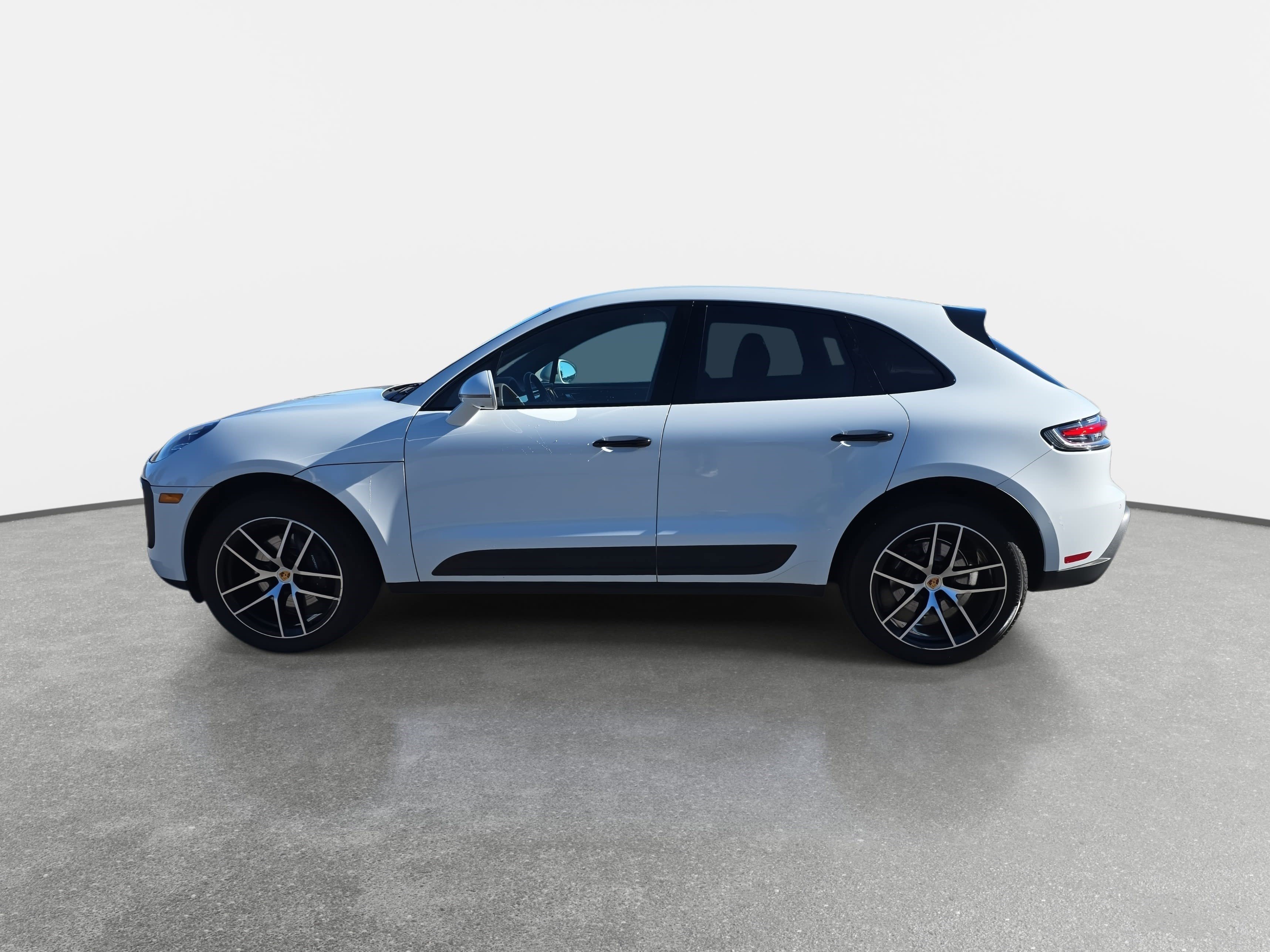 Used 2022 Porsche Macan Base image 8