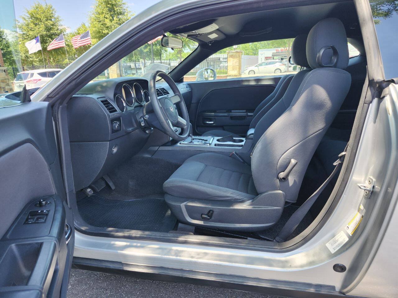 Used 2010 Dodge Challenger SE RWD image 4