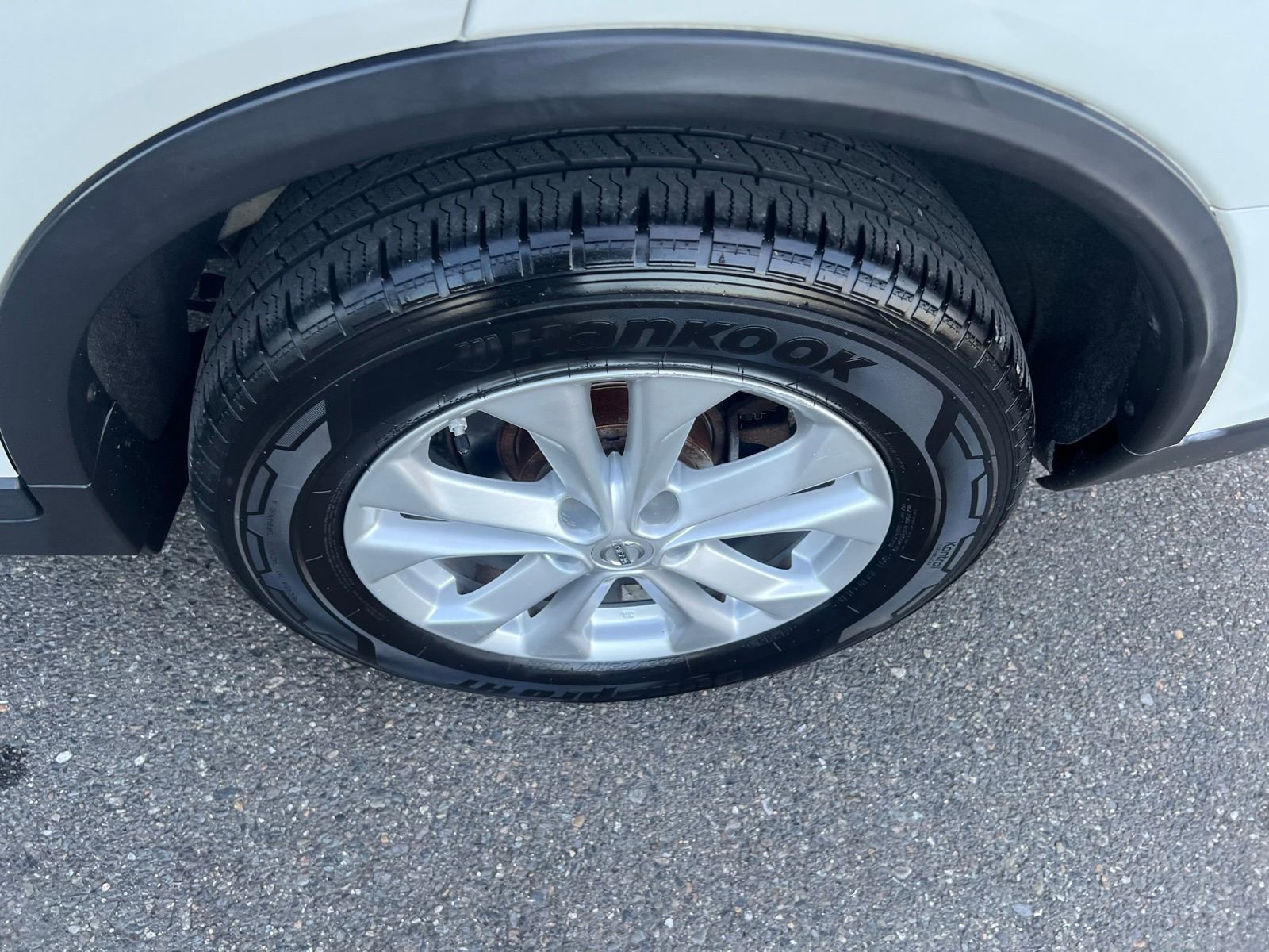 Used 2015 Nissan Rogue SV w/ SV Moonroof Package image 14