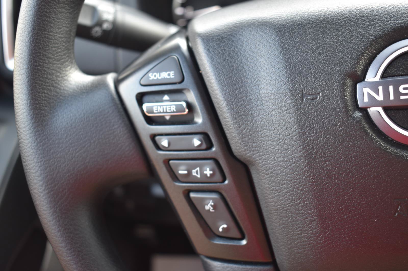 Certified 2025 Nissan Frontier SV RWD image 34