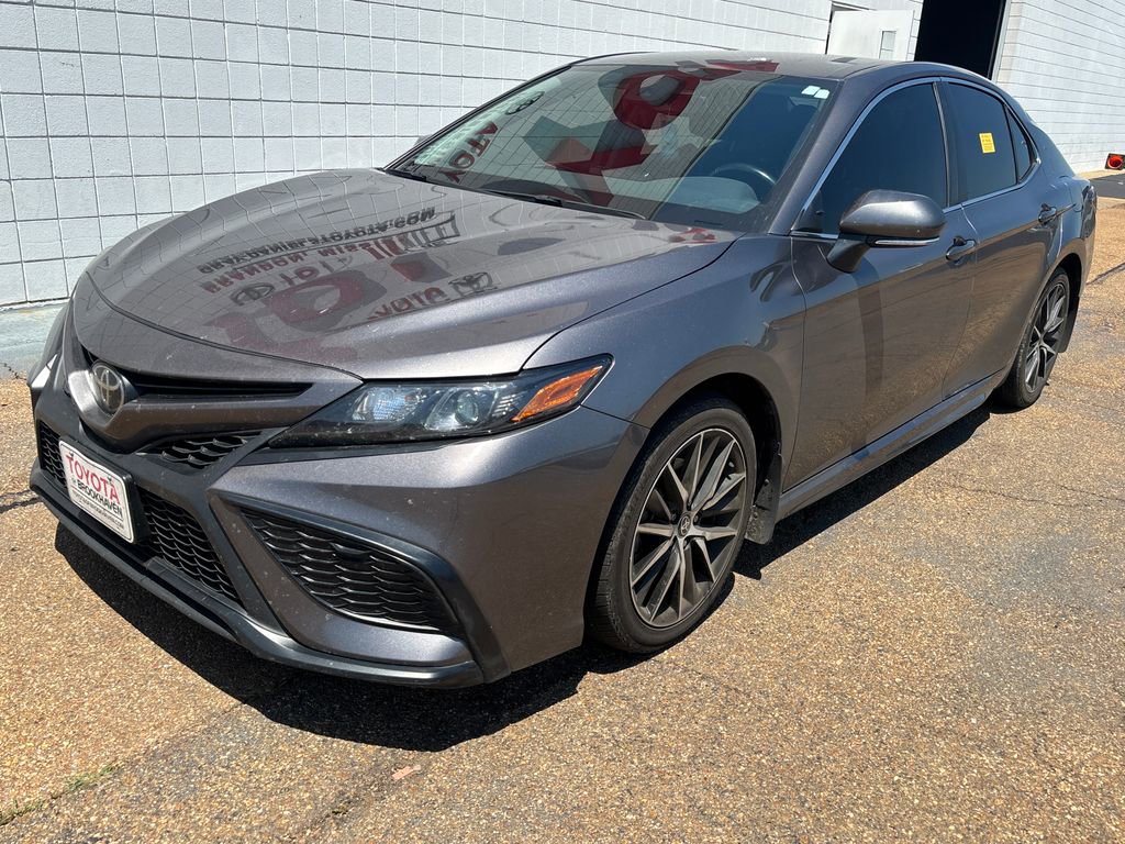 Used 2024 Toyota Camry SE FWD image 1