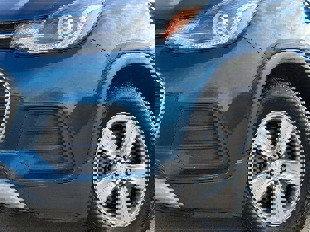 Used 2019 Chevrolet Trax LT w/ LT Convenience Package image 2