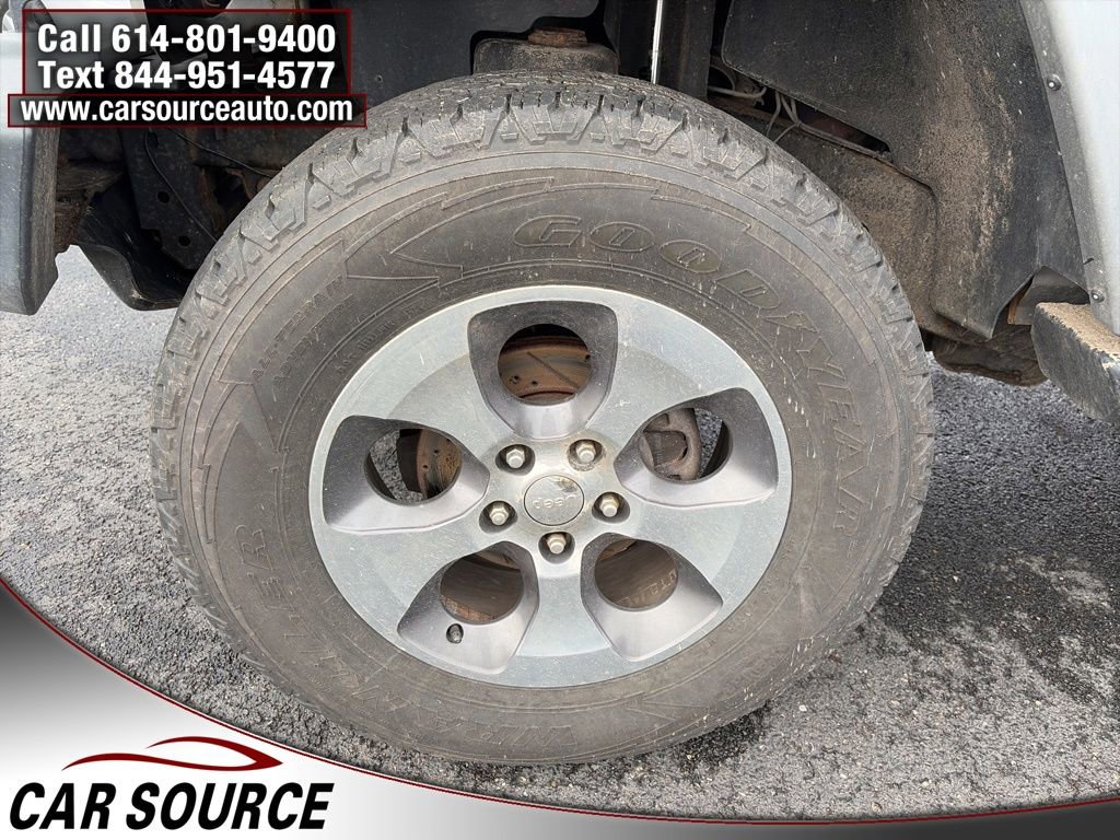 Used 2017 Jeep Wrangler Unlimited Sahara w/ Max Tow Package image 24