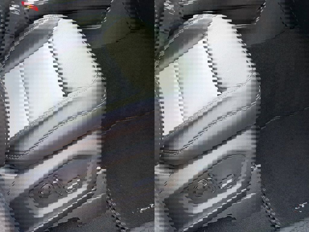 Certified 2022 Ford Explorer XLT w/ Equipment Group 202A image 16