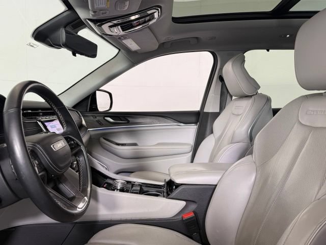 Used 2022 Jeep Grand Cherokee L Overland w/ Luxury Tech Group IV AWD/4WD image 5