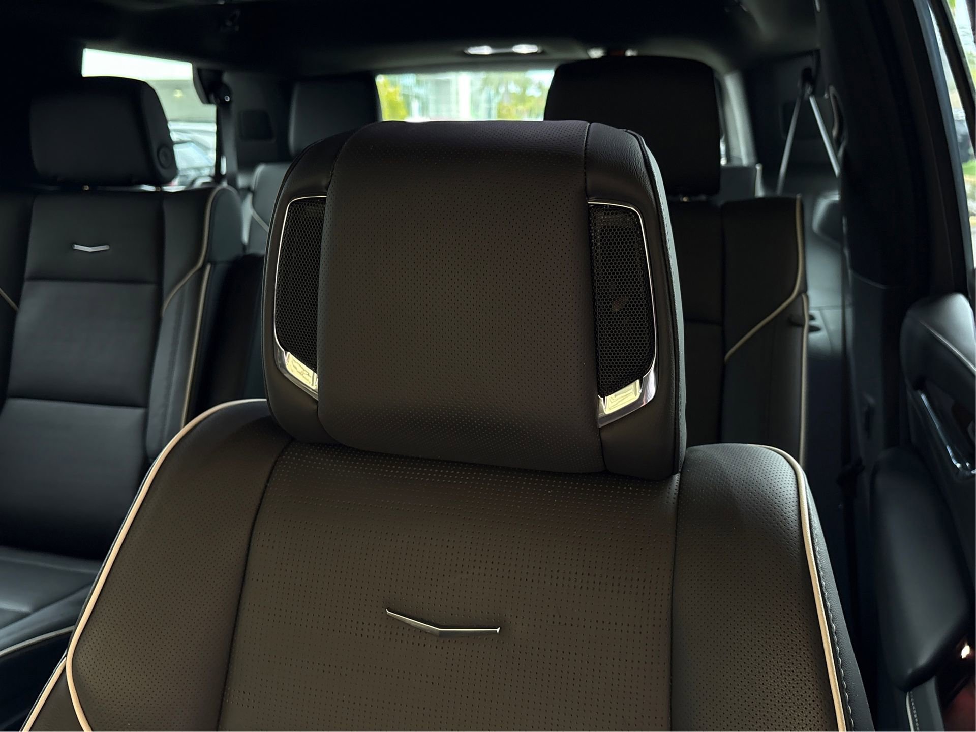 Used 2023 Cadillac Escalade Premium Luxury image 30