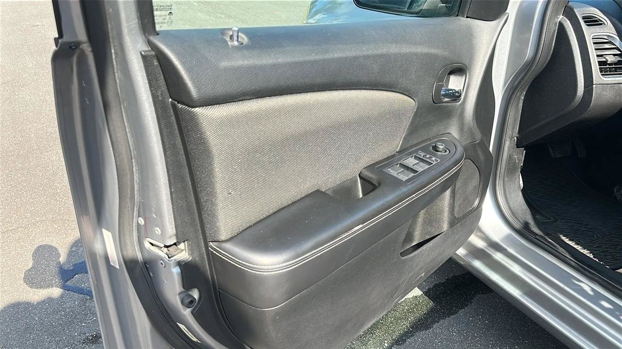 Used 2013 Dodge Avenger SXT FWD image 23