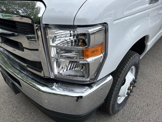 New 2027 Ford E-350 and Econoline 350 Super Duty RWD image 11