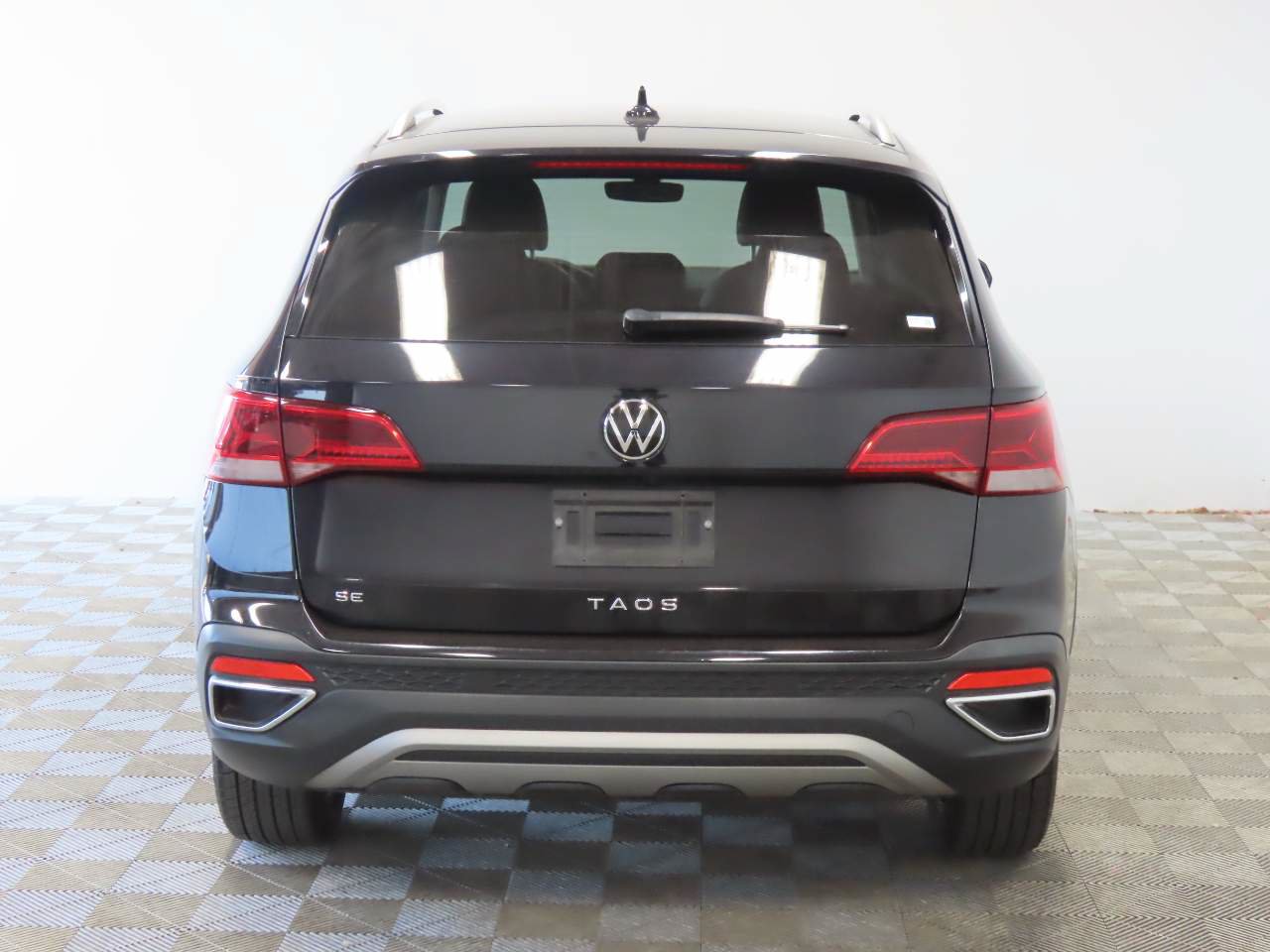 Used 2024 Volkswagen Taos SE FWD image 4