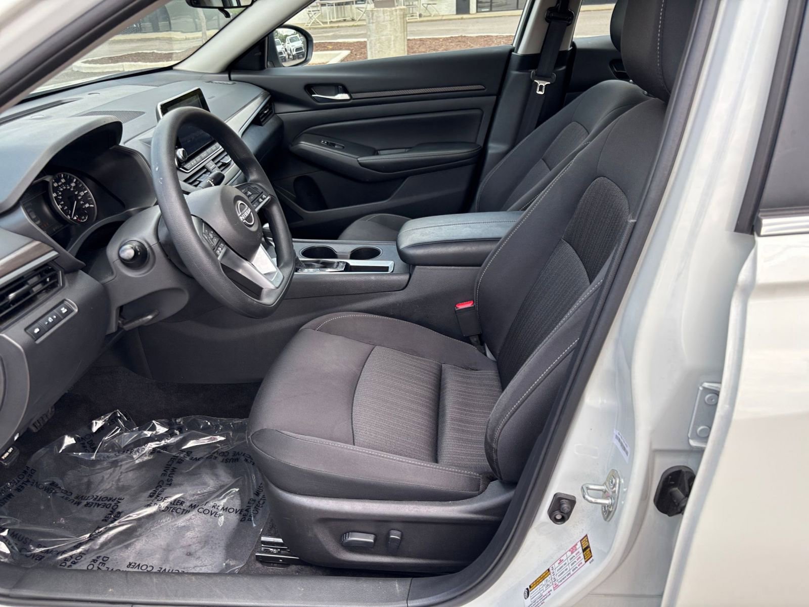 Used 2025 Nissan Altima 2.5 SV FWD image 28