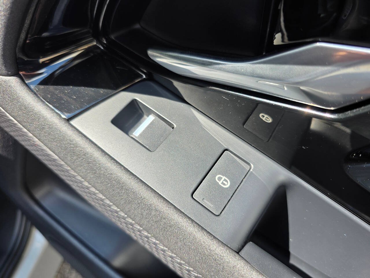 Used 2020 Land Rover Range Rover Evoque S AWD/4WD image 35