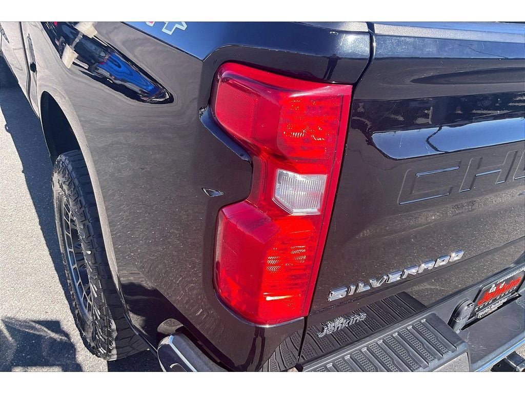 Used 2021 Chevrolet Silverado 1500 LT AWD/4WD image 30