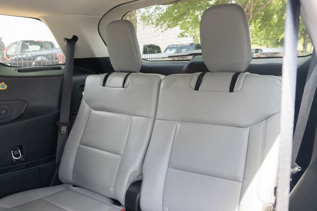 Used 2025 Ford Explorer Active w/ Active Comfort Package RWD image 21