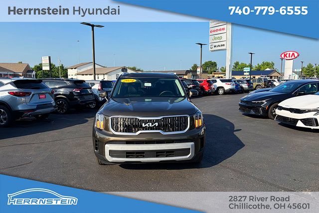 Used 2024 Kia Telluride EX w/ EX Captain's Chair Package AWD/4WD image 2
