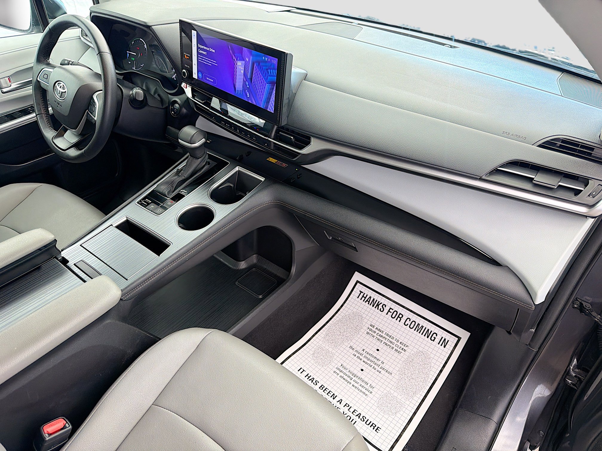 Used 2025 Toyota Sienna XLE image 13