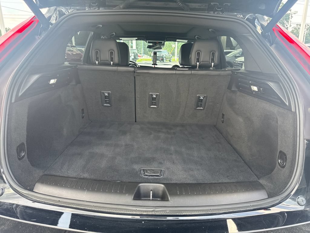 Certified 2023 Cadillac XT4 Luxury w/ Cold Weather Package AWD/4WD image 8