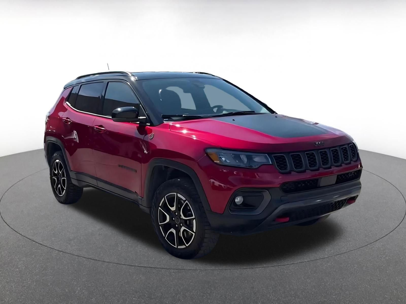 Used 2025 Jeep Compass Trailhawk AWD/4WD image 3