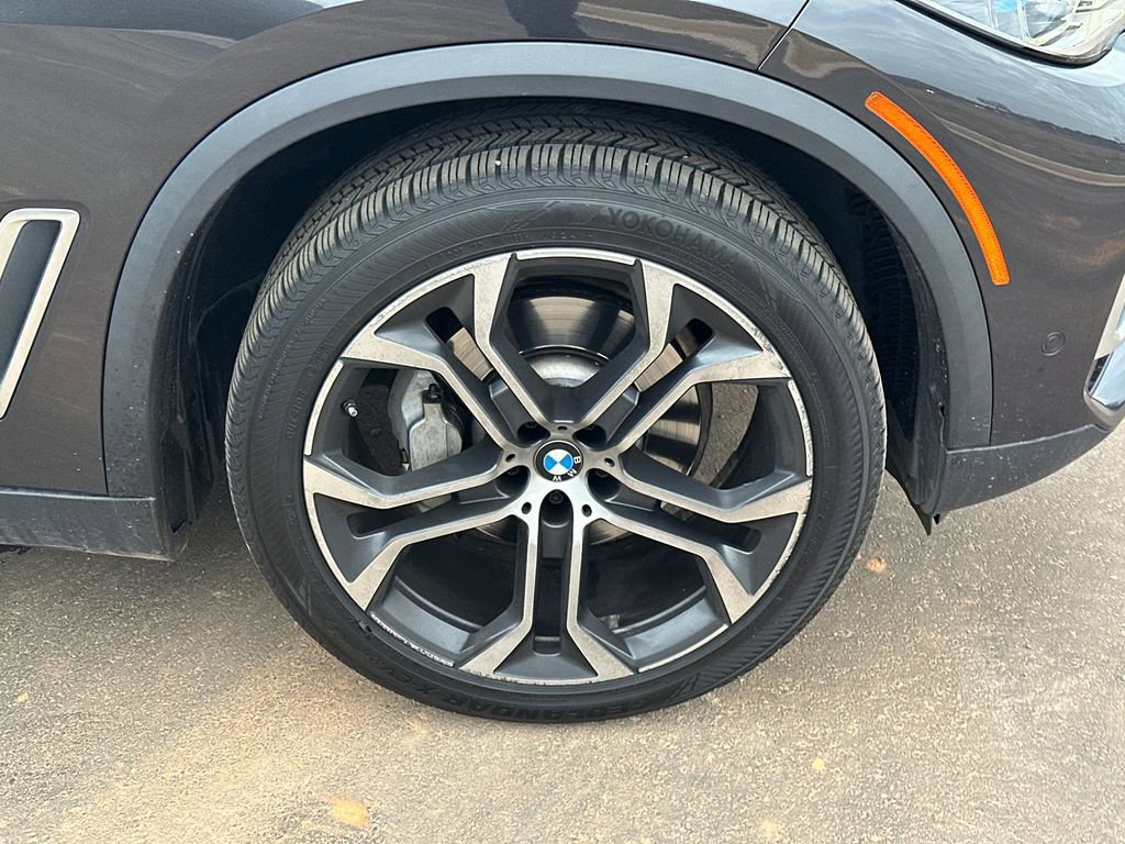 Used 2021 BMW X5 xDrive40i w/ Executive Package image 12