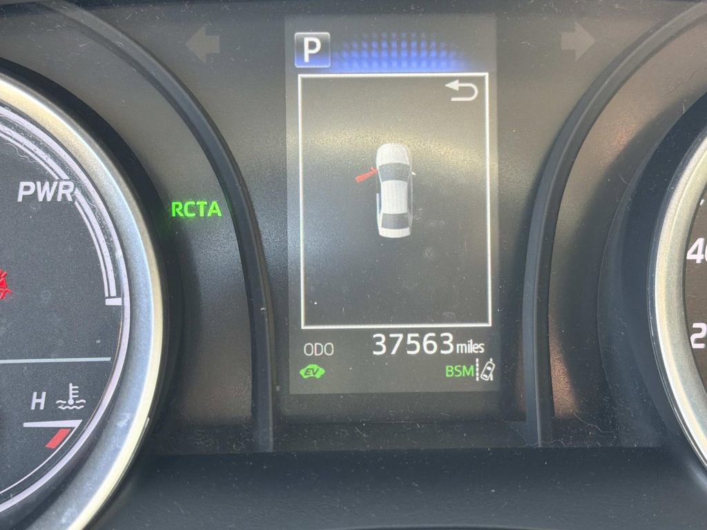 Used 2021 Toyota Camry LE image 31