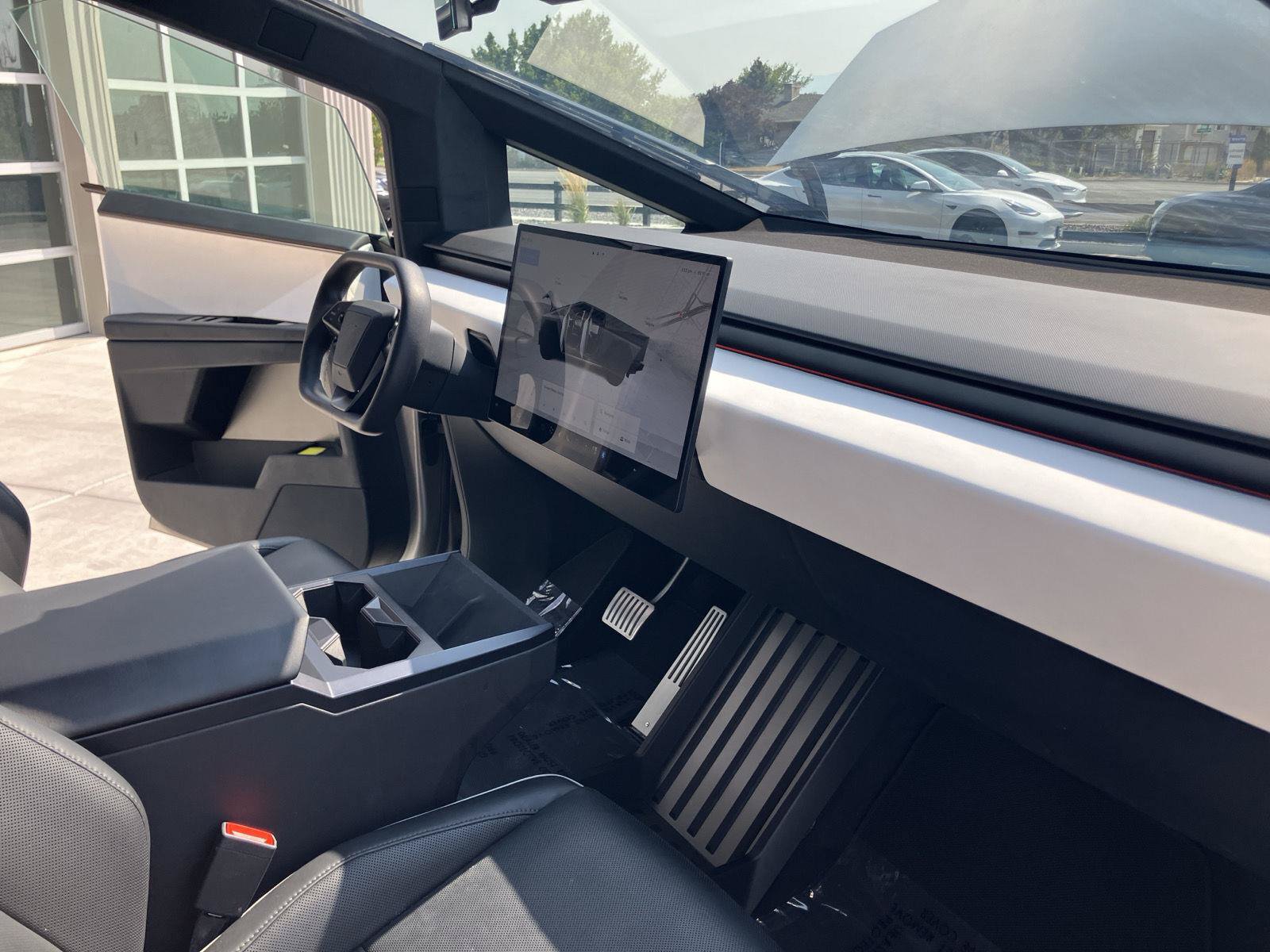Used 2024 Tesla Cybertruck AWD Crew Cab image 23