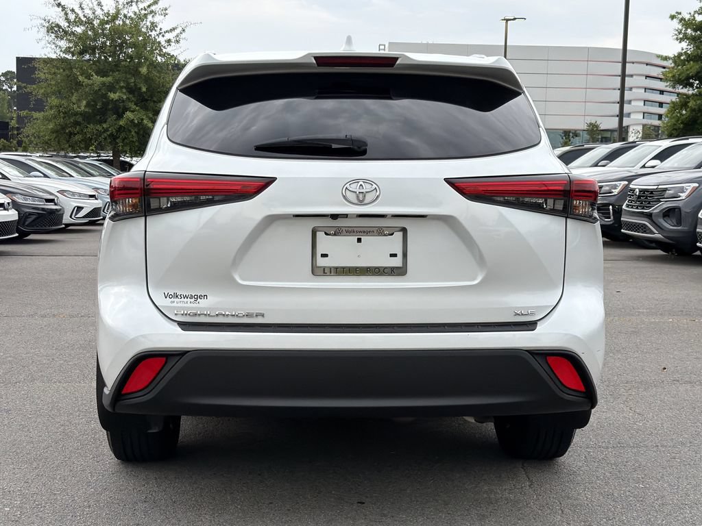 Used 2022 Toyota Highlander XLE FWD image 4