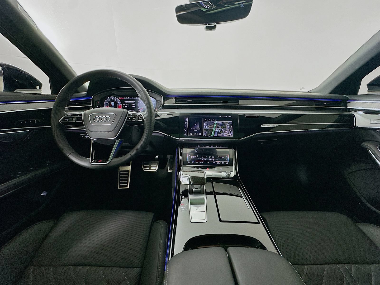 Used 2025 Audi S8 AWD/4WD image 14