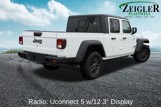 Used 2025 Jeep Gladiator Sport image 3