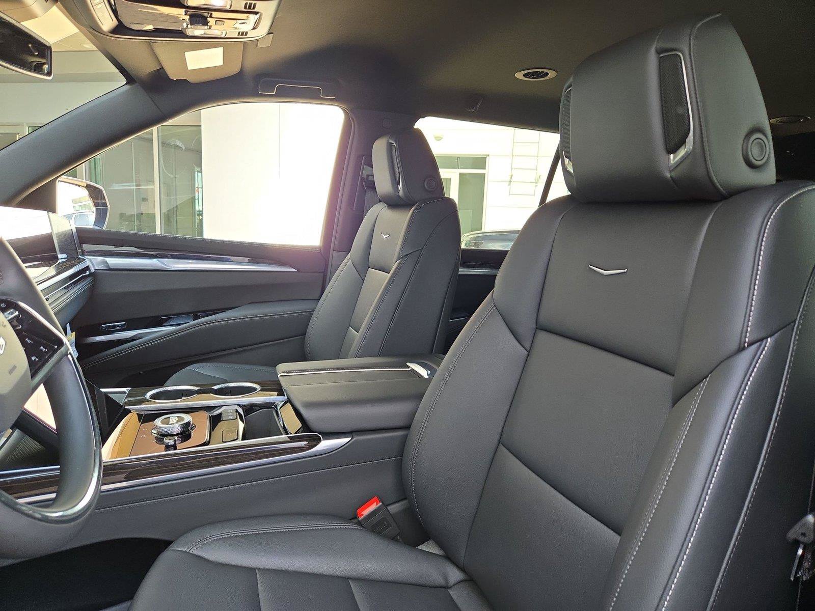 Certified 2025 Cadillac Escalade Luxury RWD image 27