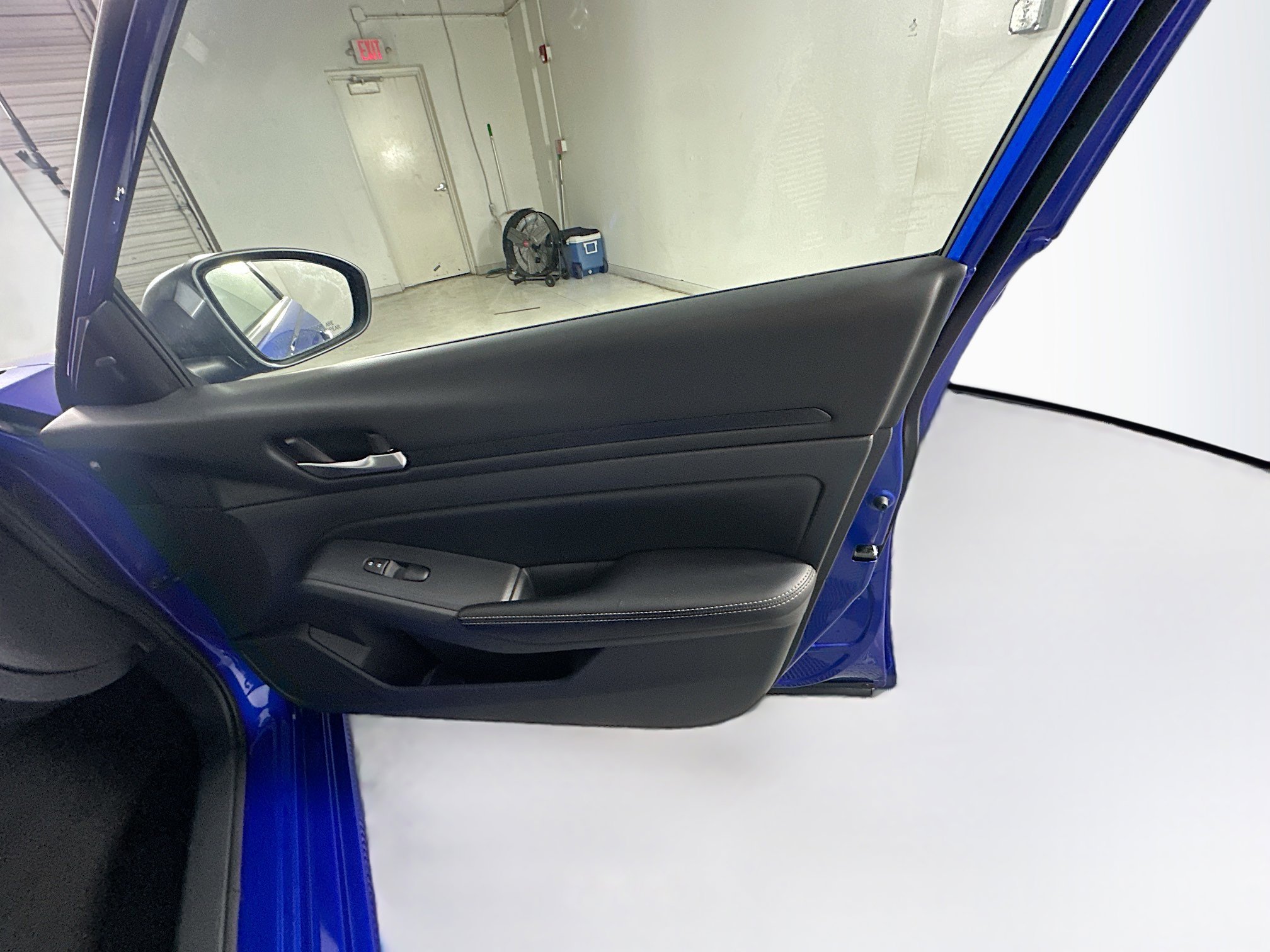 Used 2025 Nissan Altima 2.5 SV FWD image 30