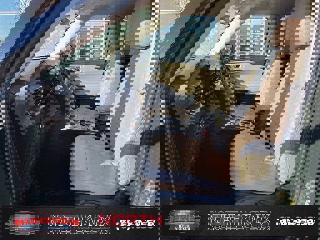 Used 2023 Ford Explorer XLT w/ Equipment Group 202A image 3