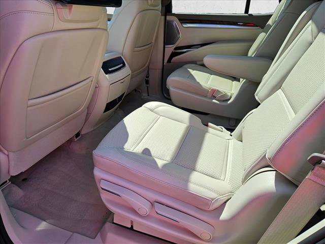 Used 2025 Cadillac Escalade Premium Luxury Platinum w/ LPO, Floor Liner Package AWD/4WD image 20