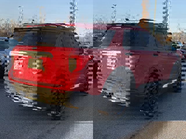 Used 2021 Ford Explorer XLT w/ Equipment Group 202A image 3