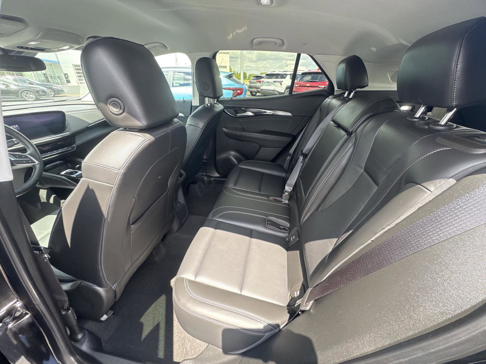 Used 2025 Buick Envision Preferred AWD/4WD image 10