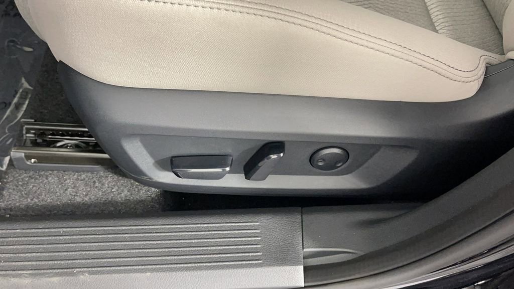 New 2025 Nissan Rogue SV image 30