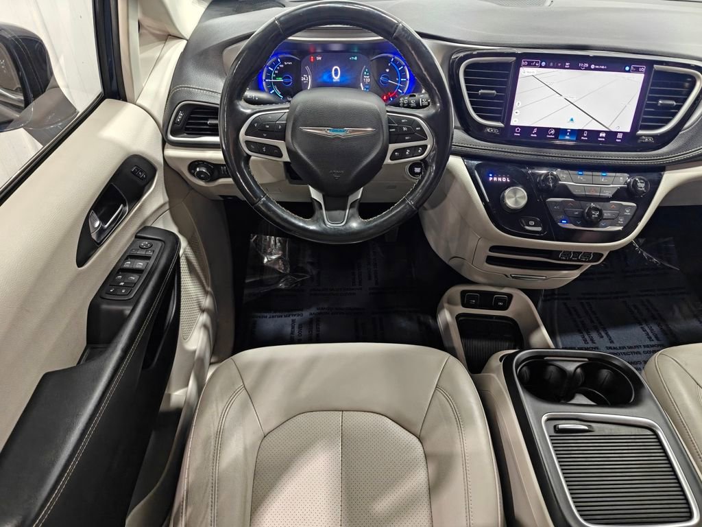 Used 2021 Chrysler Pacifica Touring-L image 4