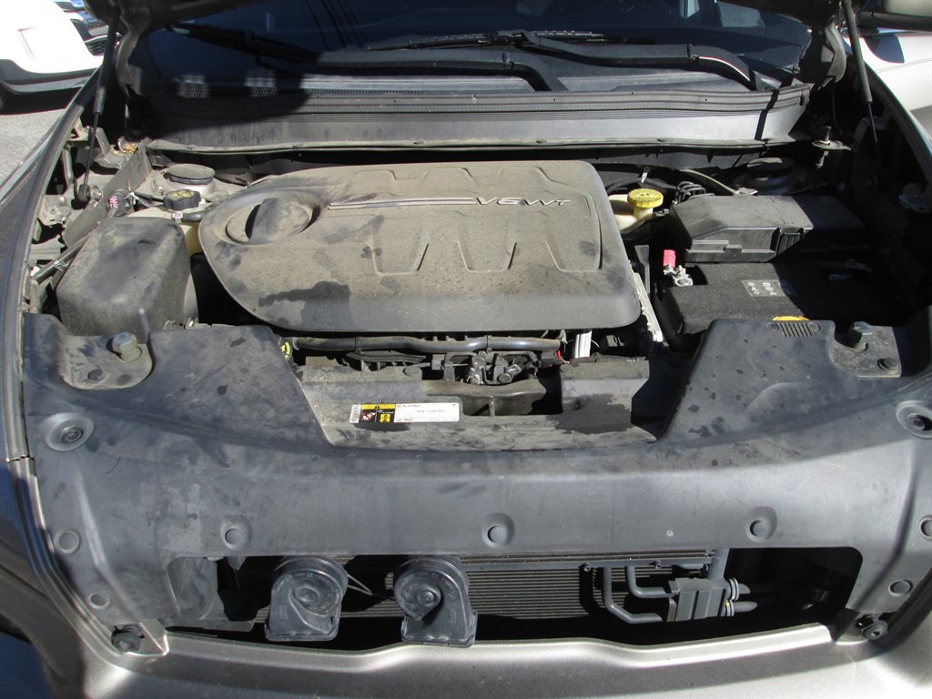 Used 2017 Jeep Cherokee Latitude w/ Comfort/Convenience Group image 16