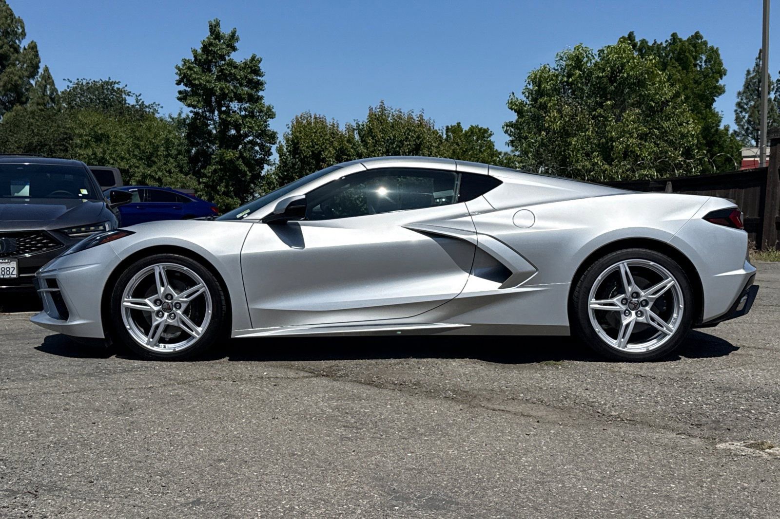 Used 2020 Chevrolet Corvette Stingray Coupe w/ Chrome Exterior Badge Package RWD image 7