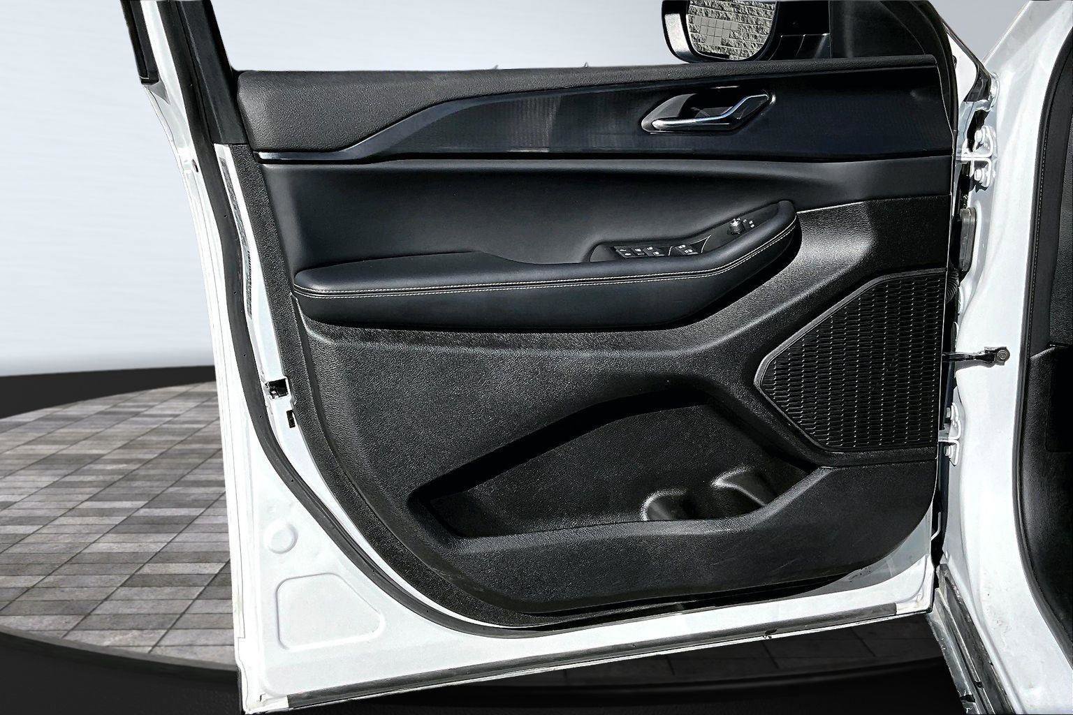 Certified 2025 Jeep Grand Cherokee Laredo w/ Luxury Tech Group I image 24