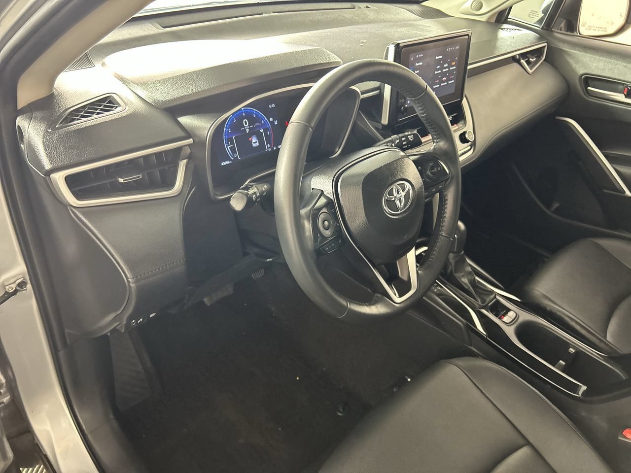 Used 2024 Toyota Corolla Cross XLE w/ Convenience Package FWD image 13