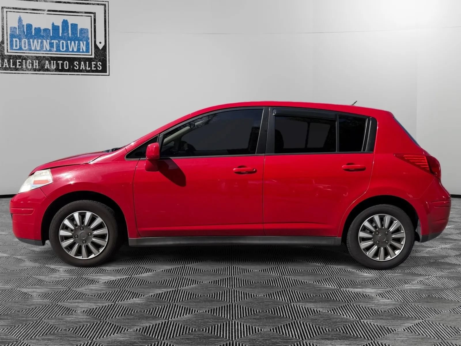 Used 2011 Nissan Versa 1.8 S FWD image 6