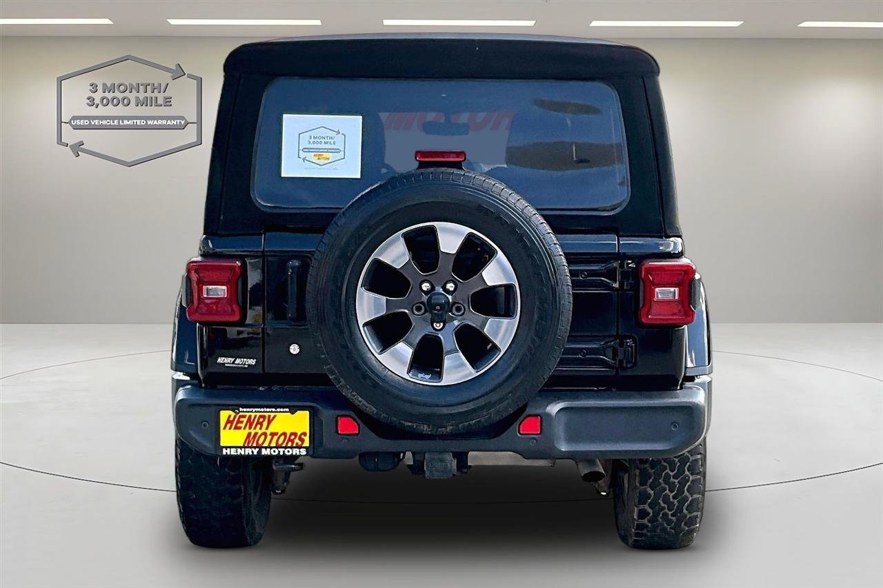 Used 2018 Jeep Wrangler Unlimited Sahara AWD/4WD image 5