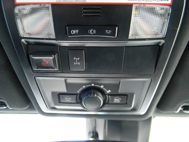 Used 2021 Toyota Tacoma TRD Off-Road w/ Technology Package AWD/4WD image 19
