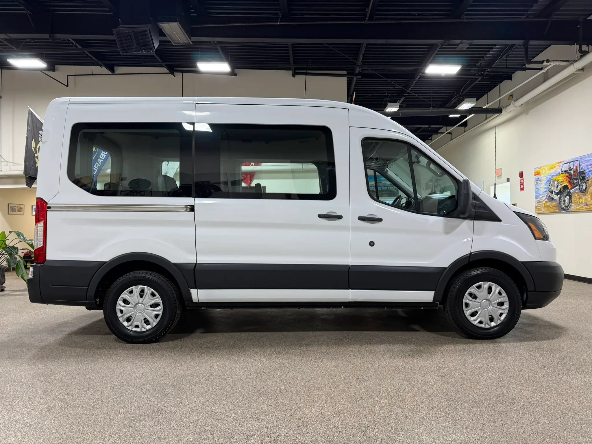 Used 2015 Ford Transit 150 XL RWD image 4