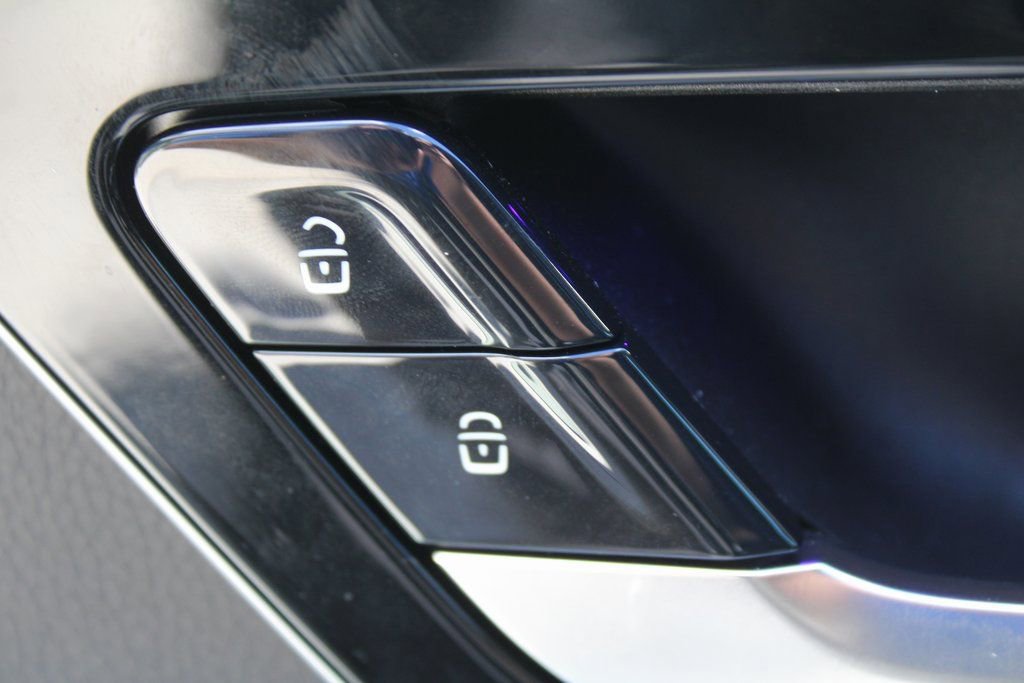 Certified 2025 Mercedes-Benz GLC 350e image 22