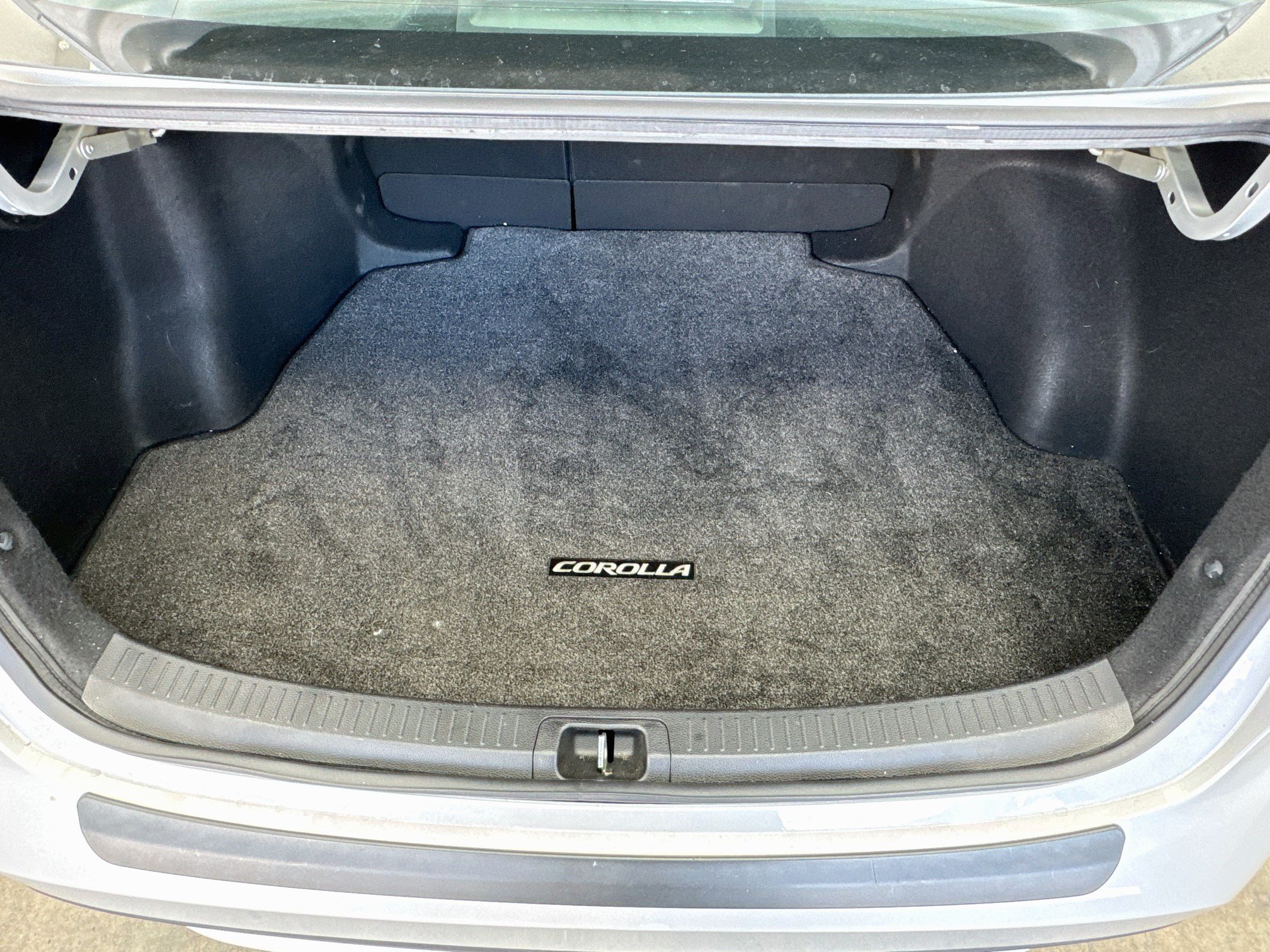 Used 2021 Toyota Corolla LE w/ Carpet Mat Package (TMS) FWD image 16