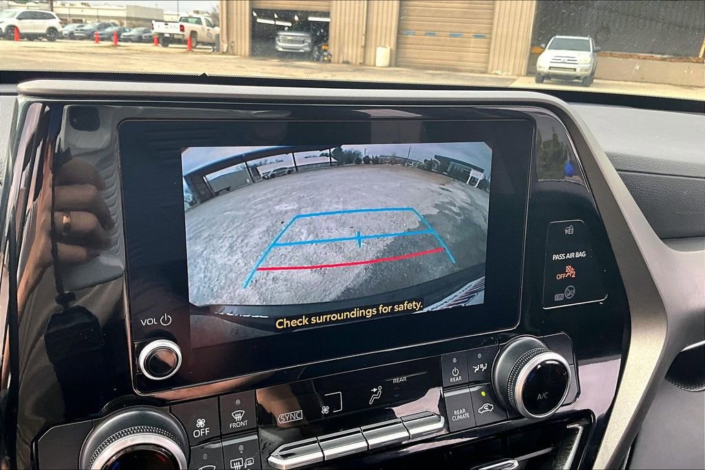 Used 2023 Toyota Highlander L image 14
