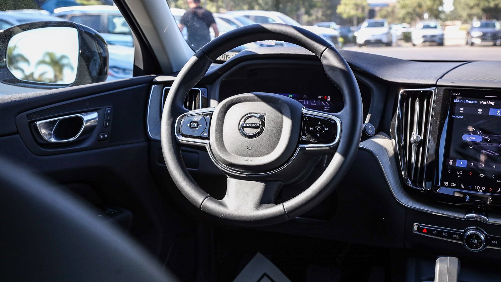 Used 2025 Volvo XC60 B5 Plus image 15