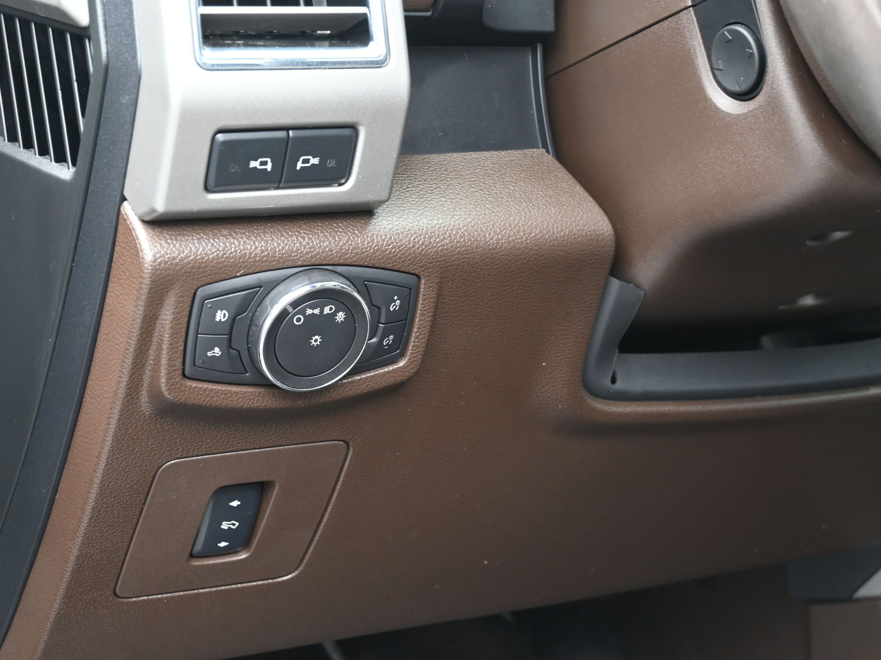 Used 2016 Ford F150 King Ranch w/ Equipment Group 601A Luxury image 23