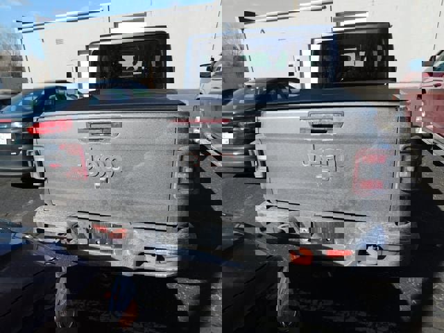 Used 2024 Jeep Gladiator Mojave w/ Technology Group image 10