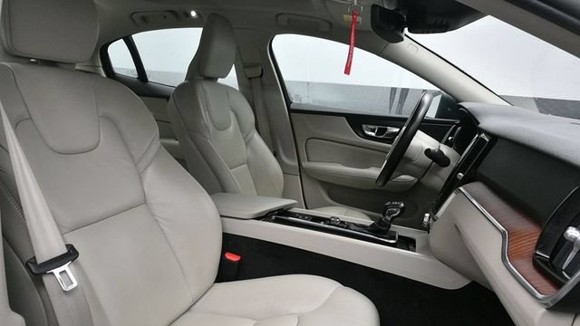 Used 2021 Volvo S60 T6 Momentum AWD/4WD image 9